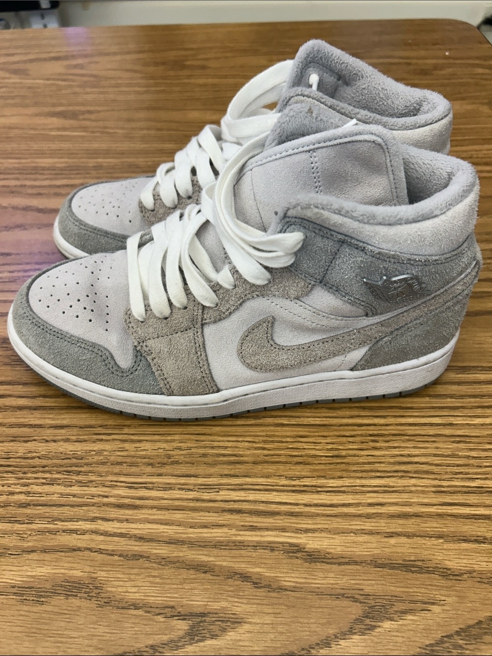 Nike Air Jordon 1 Mid SE Particle Grey Size 8 Grey Suede & Nubuck Overlay